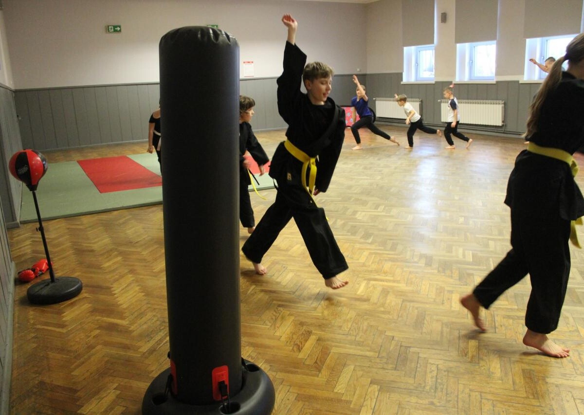 Za nami pierwsze zajęcia samoobrony w ramach ferii zimowych. Kolejne odbędą się 20 lutego o godz. 16:00 w Pawilonie sportowym przy ul. Wodzisławskiej 213 w Żorach-Roju / fot. MOSiR Żory