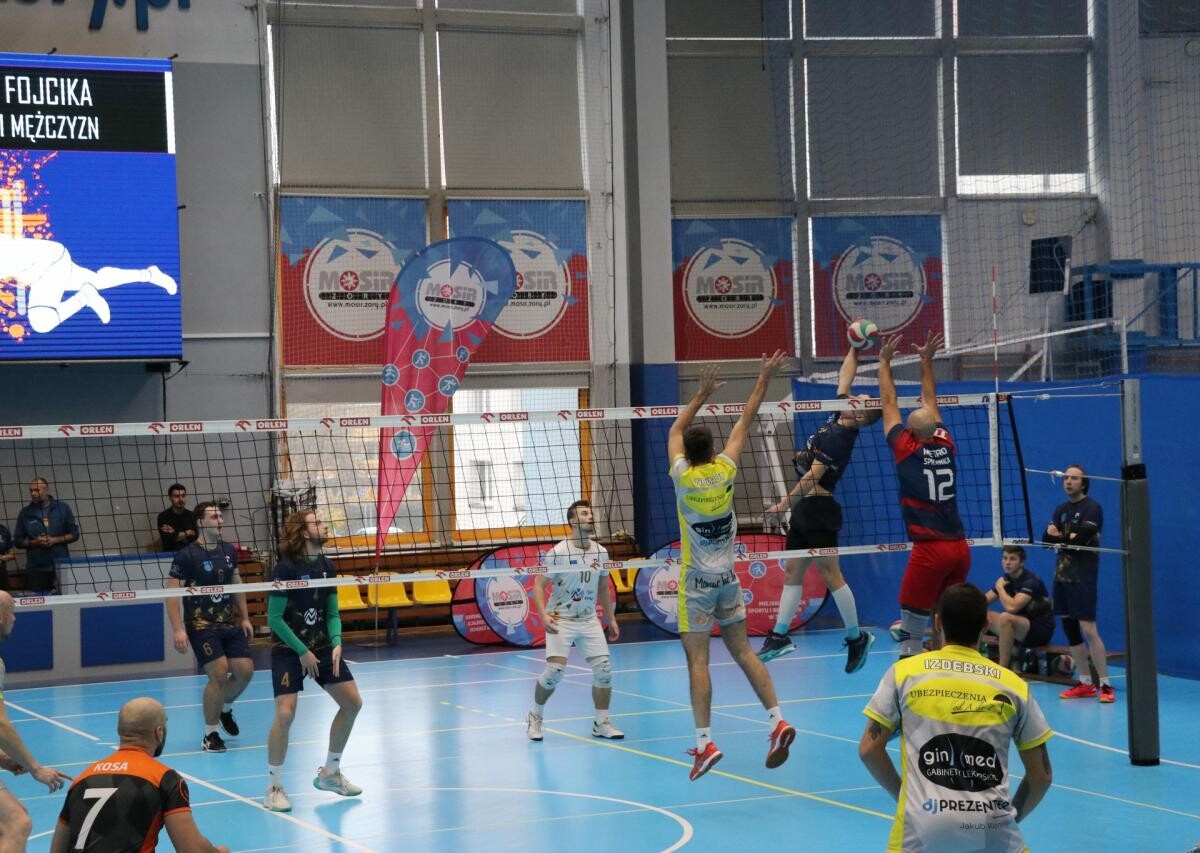 10 listopada 2024 roku w hali MOSiR w Żorach zakończył się XII Memoriał Czesława Fojcika, który zgromadził 18 drużyn z całego Śląska i Wrocławia / fot. MOSiR Żory