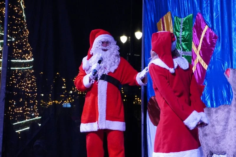 Tłumy żorzan witały Mikołaja na Rynku / fot. UM Żory