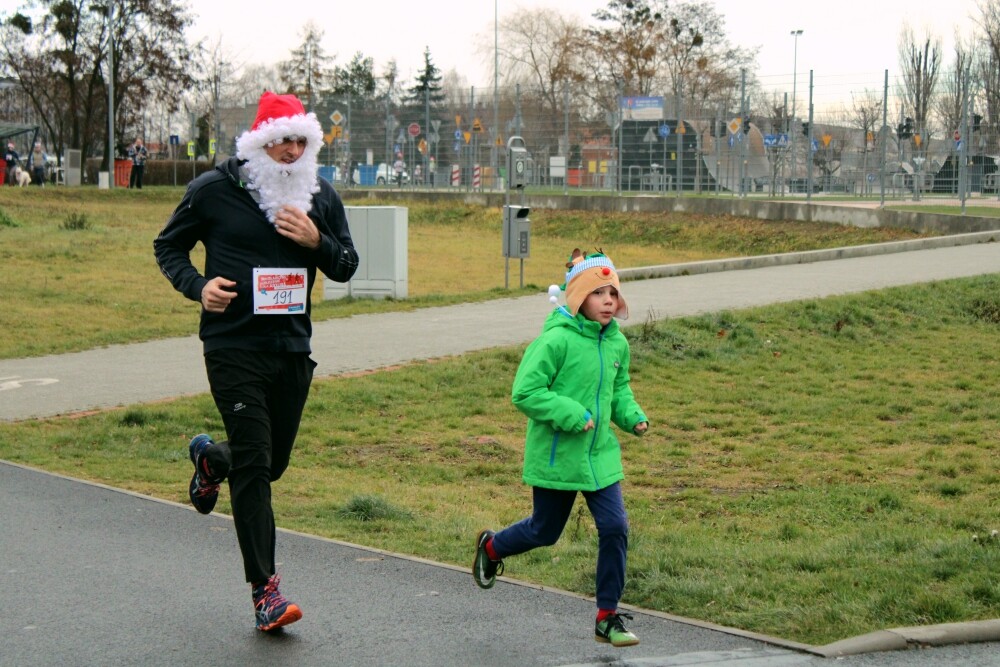 W niedzielę odbył się charytatywny bieg i marsz nordic walking na rzecz 9-letniego Artura z Żor. Zobaczcie zdjęcia!